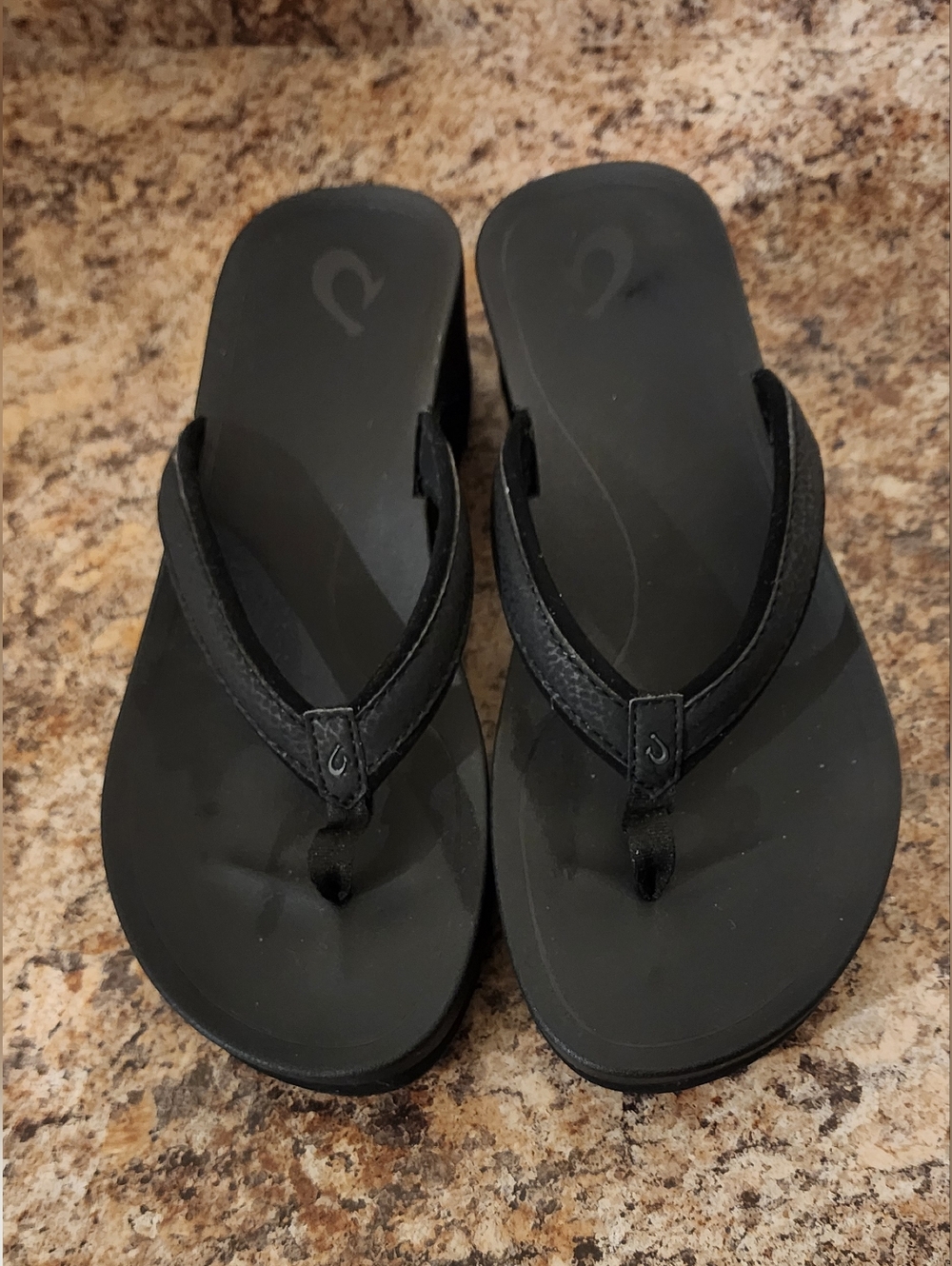 OluKai Pio Lua Platform Flip Flops Black Women’s Size 9